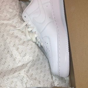White AF1’s